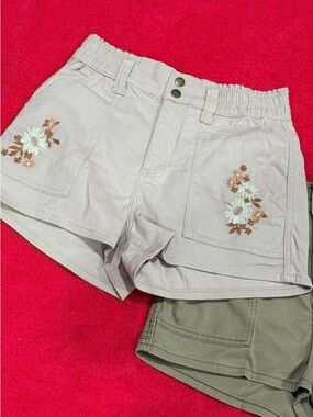 2 Arizona Jean Company High-Waist Cream & Army Green Embroidered Floral Shorts